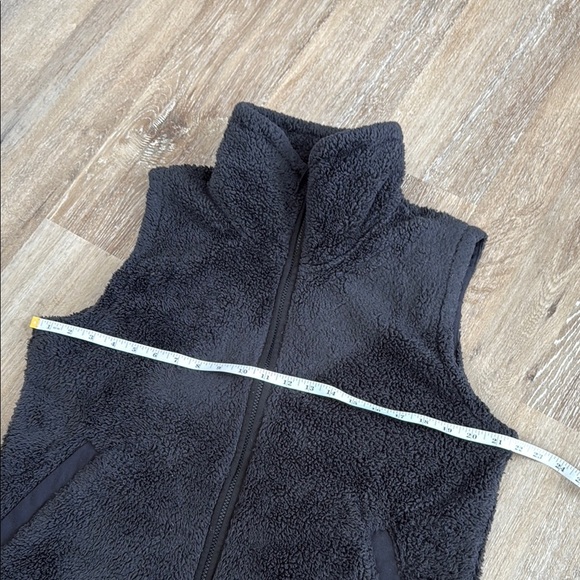 The North Face Size L Black Fleece Vest with High Collar - Picture 4 of 9